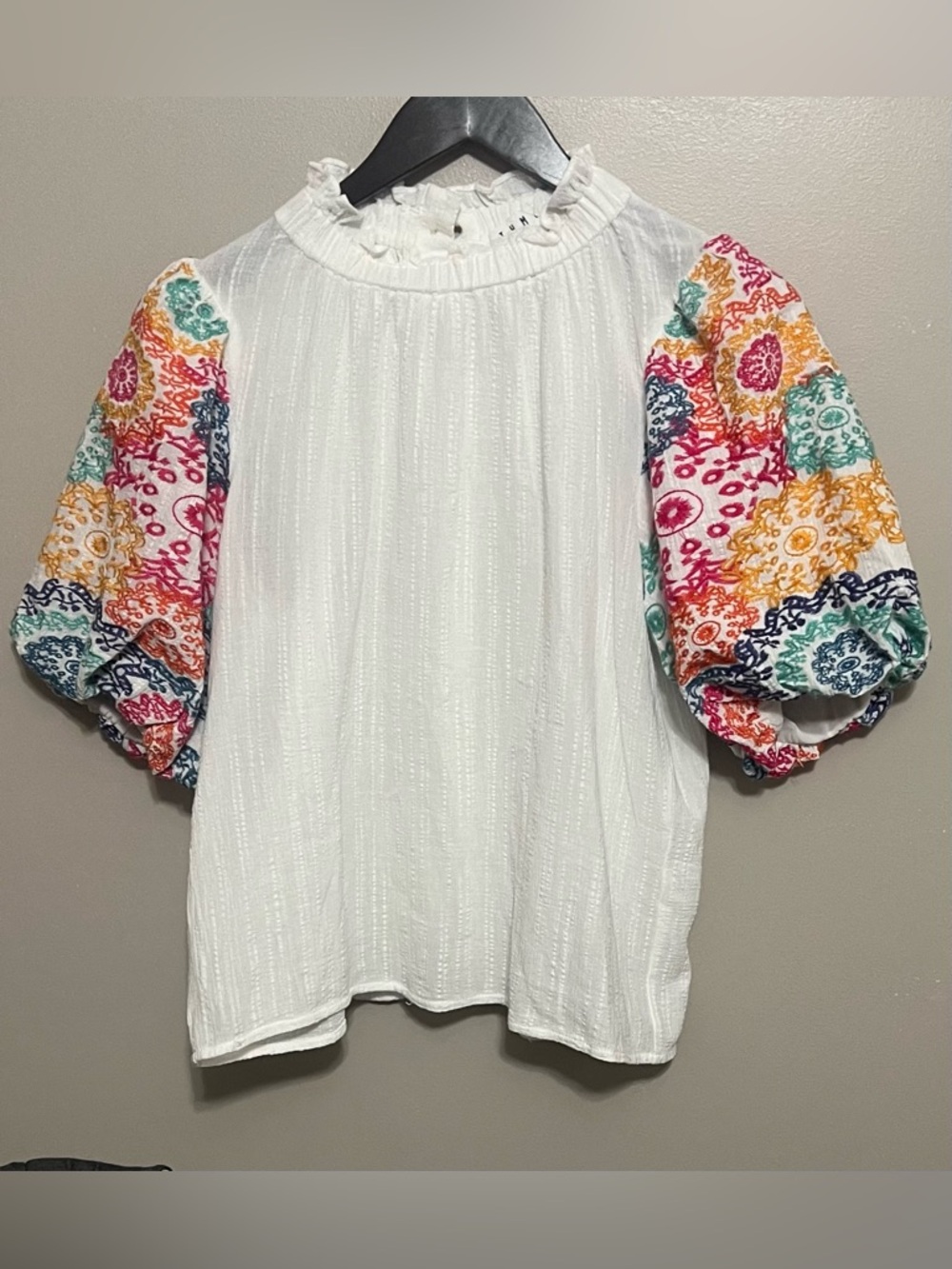 THML short embroidered puff sleeve boho style shirt Size Small
